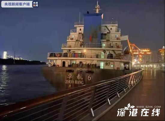 上海黄浦江堤岸遭轮船撞击 具体是什么原因？