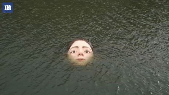 阴间艺术！河水中现溺水少女人头雕像 网友:“令人毛骨悚然”