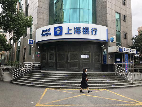 大V"控告"取500万现金的不舒畅履历 上海银行再回应:职员举动合规